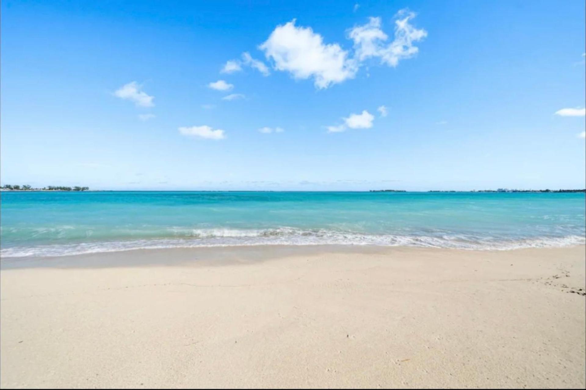 Luxury Apartment On The Beach 拿骚 外观 照片